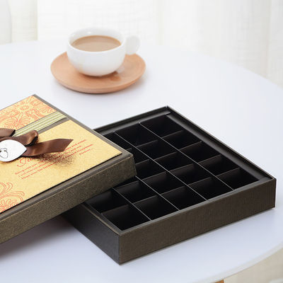Một hộp sô cô la bằng giấy cao cấp