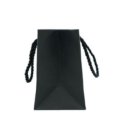 Black Custom Printed Retail Bags Vật liệu tái chế với logo tấm vàng