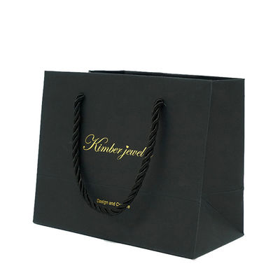 Black Custom Printed Retail Bags Vật liệu tái chế với logo tấm vàng